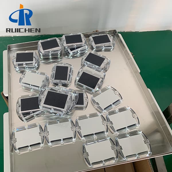 Unidirectional Solar Powered Stud Light For Road Safety In Korea